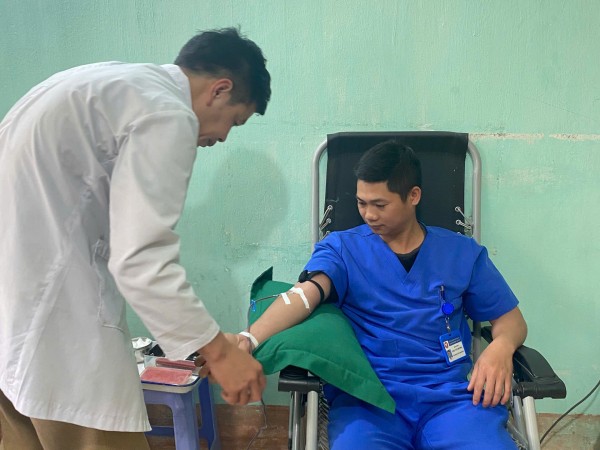 HIẾN MÁU CỨU NGƯỜI – HƠN CẢ MỘT NGHĨA CỬ CAO ĐẸP